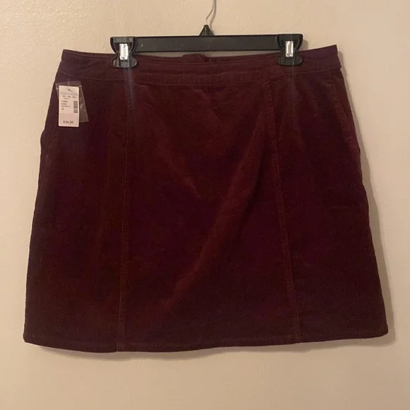 Maurices Burgundy Corduroy Button-Down Skirt with Pockets [Size: 16] - Picture 2 of 7